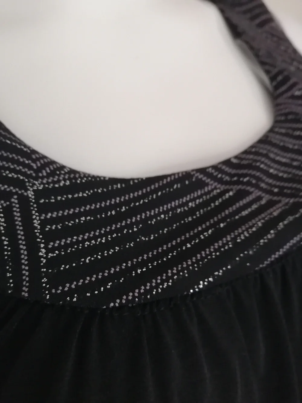 Black Beaded Scoop-Neck Midi Dress - Picture 7 of 9